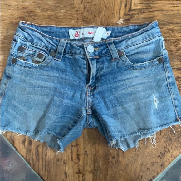 Cute cut off jean shorts from Joy Jean - Picture 4 of 4